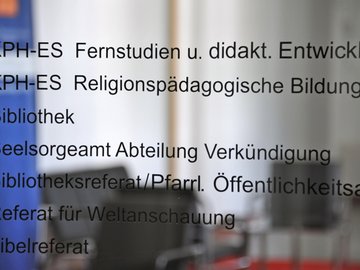 KPH Edith Stein Beschilderung